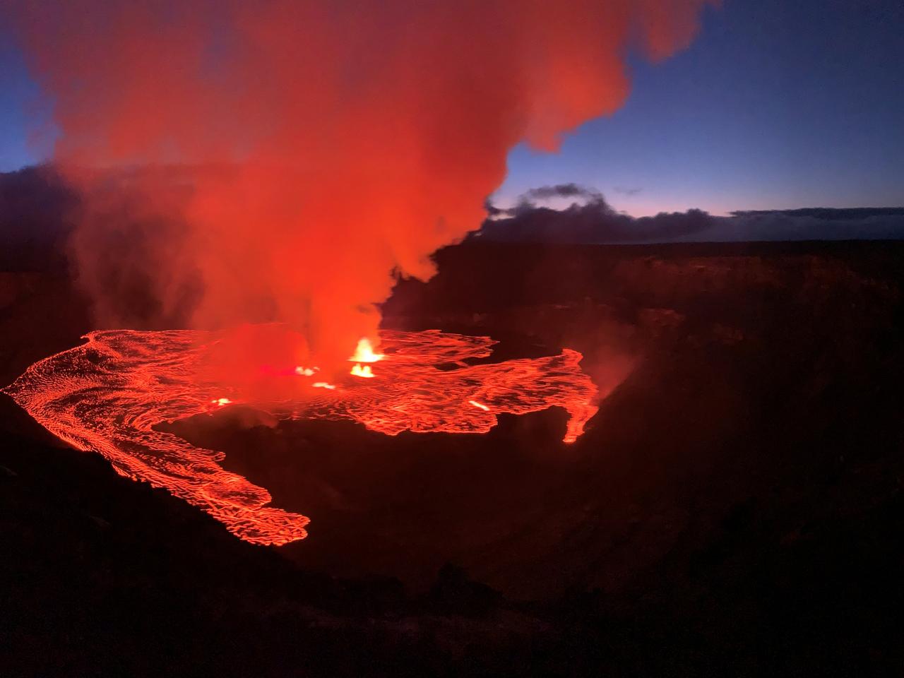 Hawaii'de 10 ay içinde 35. yanardağ patlaması