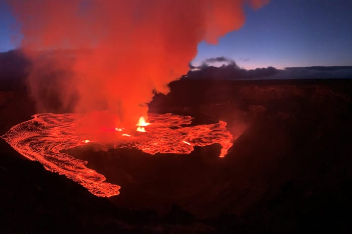 Hawaii'de yine yanardağ patladı