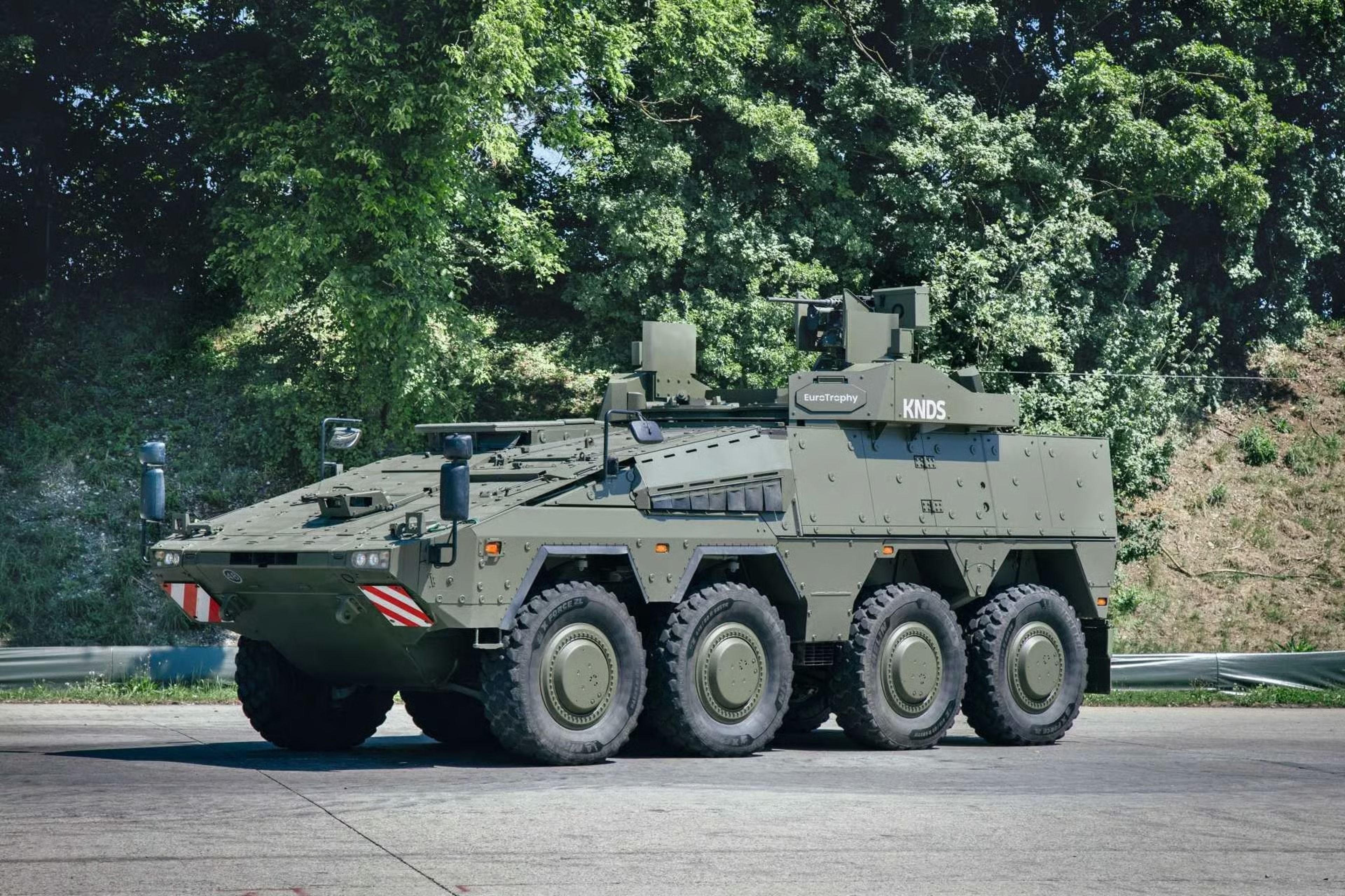 Almanya, Boxer 8x8 zırhlı araçlarını Trophy aktif savunma sistemiyle donatıyor
