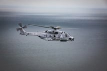 Alman Donanması ilk NH90 Sea Tiger helikopterini teslim aldı