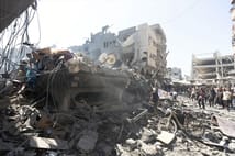 İsrail Şati Mülteci Kampı’nda Filistinlilerin sığındığı evi vurdu