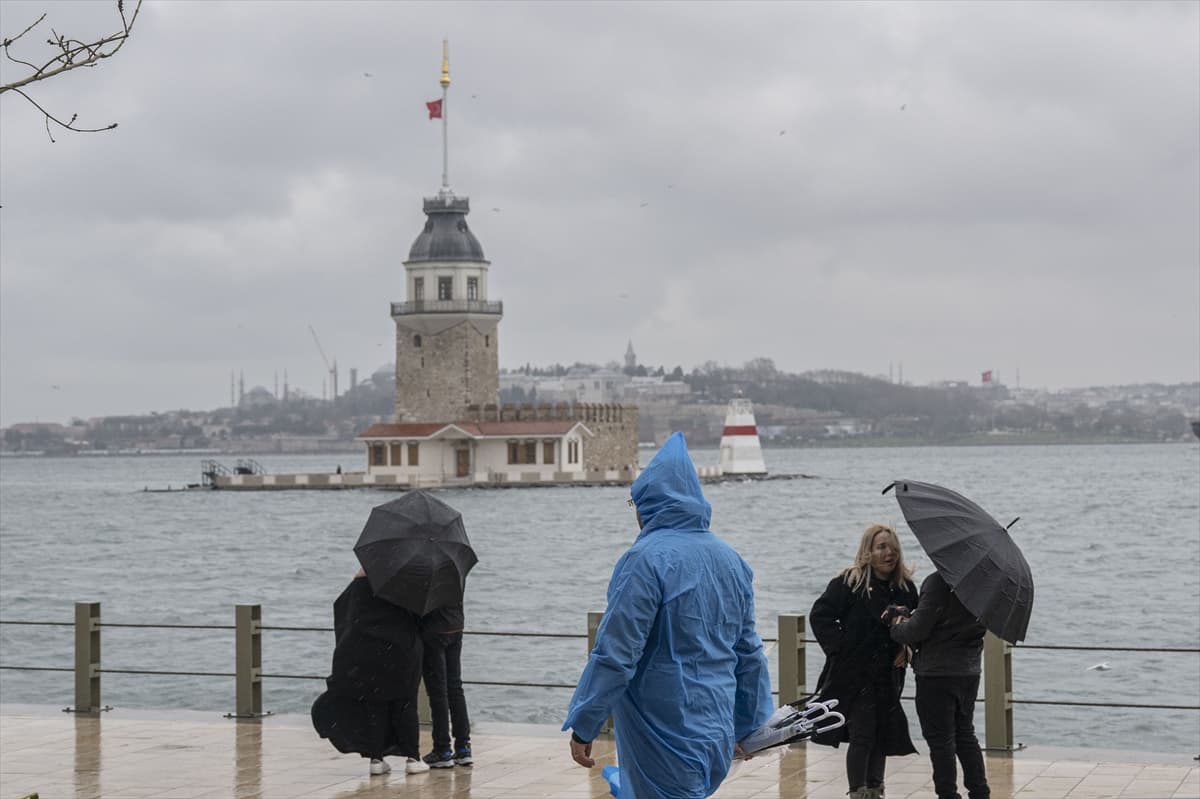 İstanbul’da sağanak ve fırtına etkili oldu