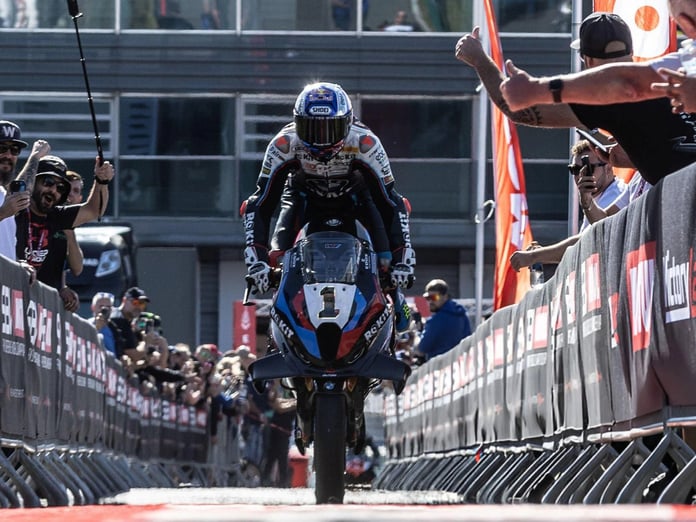 WSBK Fransa'da Türk rüzgarı esti: Toprak Razgatlıoğlu, Superpole yarışında en yakın rakibine 34 puan fark attı