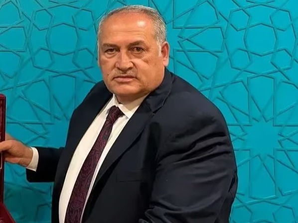 Nevşehir Yazıhüyük Belediye Başkanı halı sahada gençleri sopayla darp etti 