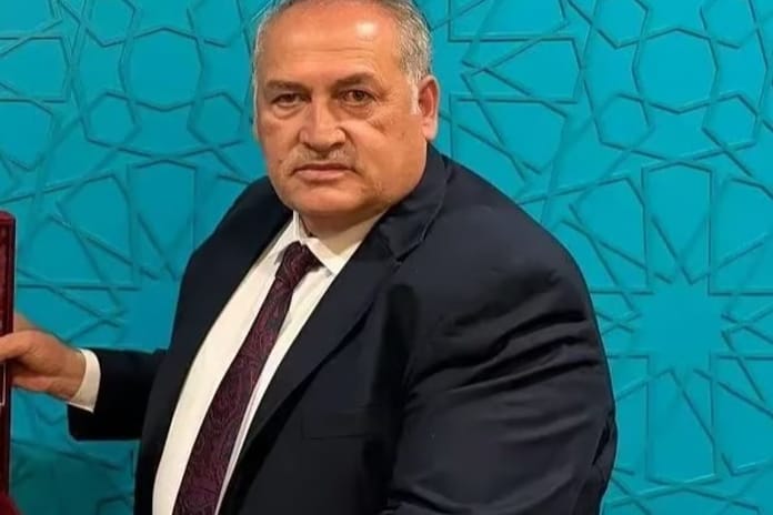 Nevşehir Yazıhüyük Belediye Başkanı halı sahada gençleri sopayla darp etti 