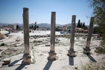 İsrail askerleri tarihi Ramallah'taki eserleri çaldı