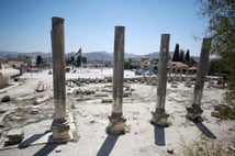 İsrail askerleri tarihi Ramallah'taki eserleri çaldı