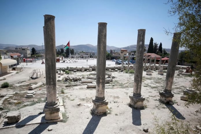 İsrail askerleri tarihi Ramallah'taki eserleri çaldı