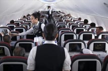 Uçaklarda yolculara ücretsiz su verilecek