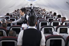 Uçaklarda yolculara ücretsiz su verilecek