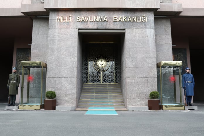 Milli Savunma Bakanlığı'ndan önemli açıklamalar: Sınırlarda harekat alanlarında teyakkuz sürüyor