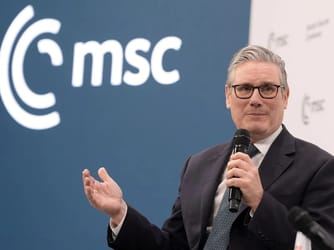  Starmer Unveils Carrier Strike Deployment