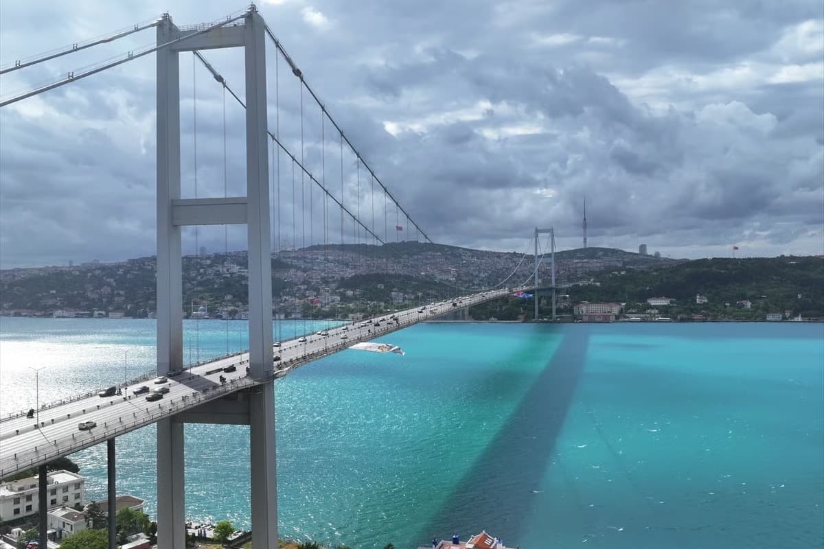 Boğaz'da Maldivler Esintisi: İstanbul Turkuaza Boyandı!