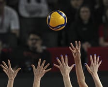 Sultanlar Ligi ateşleniyor: Eczacıbaşı, sezonun ilk derbisinde VakıfBank'ı yeni evinde ağırlıyor