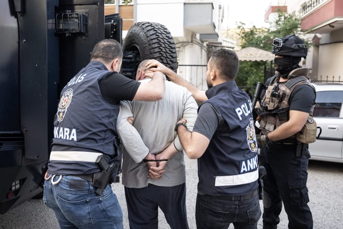 Jandarma'dan FETÖ'ye 30 ilde operasyon 65 tutuklu