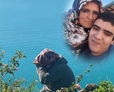 Antalya'da otizmli oğlundan ayrılmak istemeyen annenin yürek burkan falez eylemi