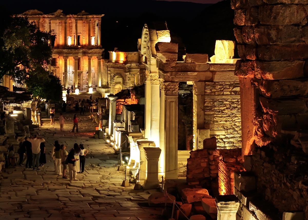 Efes Antik Kenti gece müzeciliği başladı! Günleri ve saatleri belli oldu