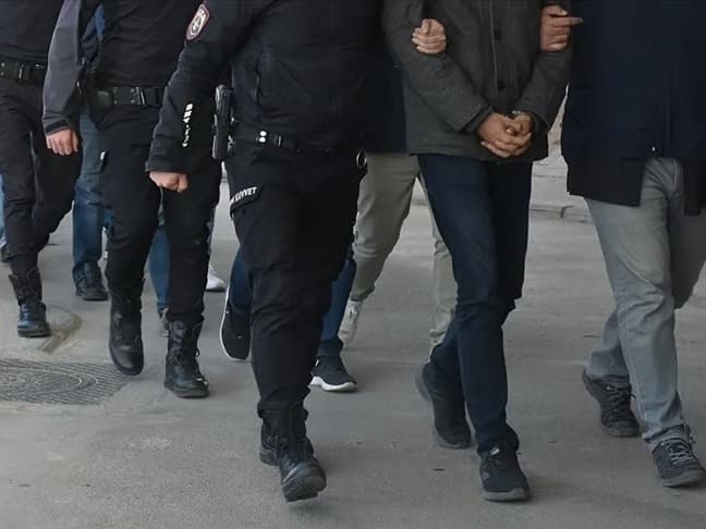 9'u polis 17 kişi hakkında gözaltı kararı