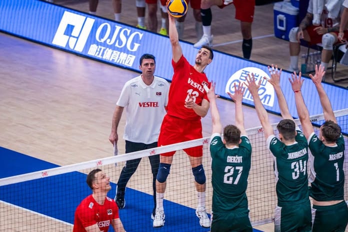 A Milli Erkek Voleybol Takımı, Milletler Ligi üçüncü maçında Polonya'ya mağlup oldu