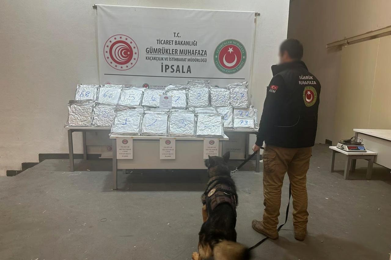 Gümrük muhafaza ekiplerinden büyük operasyon: 450 kg esrar yakalandı