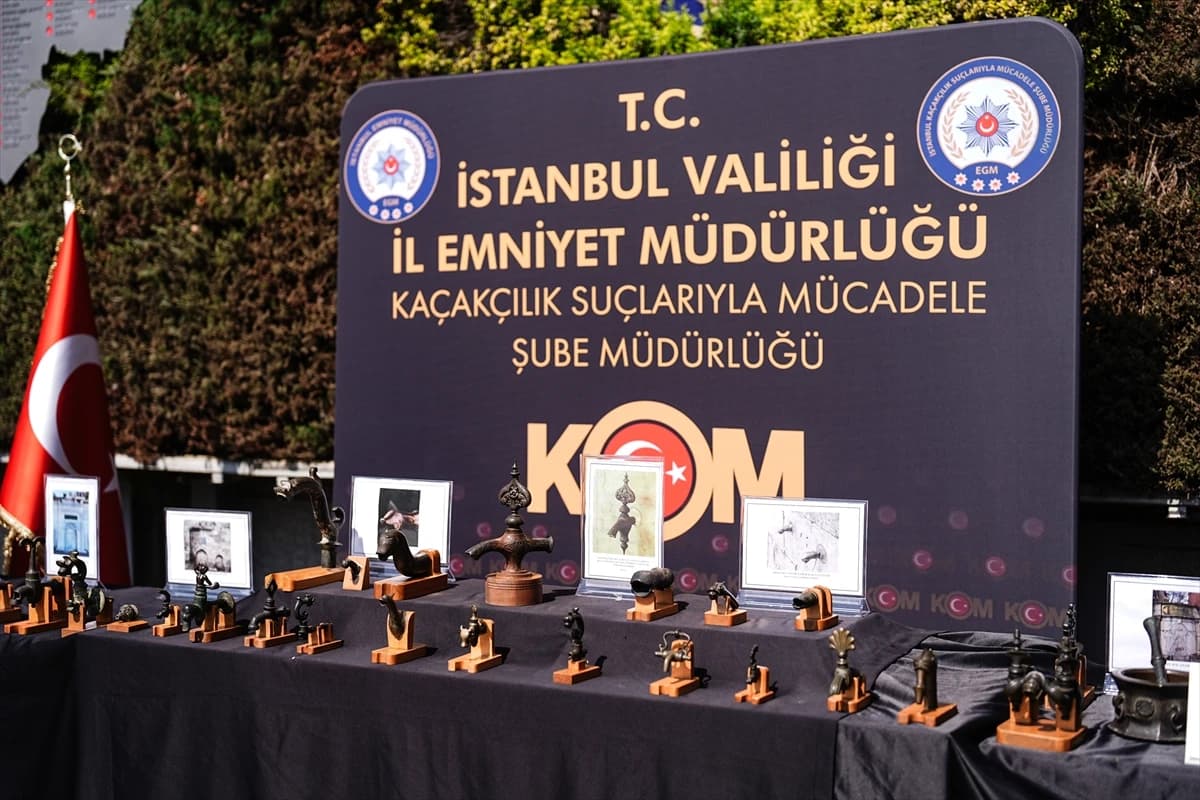 İstanbul'da tarihi eser kaçakçılarına ağır darbe: Yüzlerce obje ele geçirildi