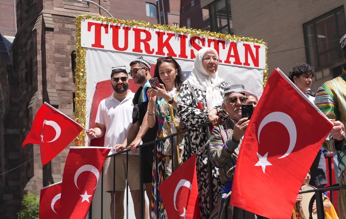 New York'ta Türk Günü Yürüyüşü düzenlendi