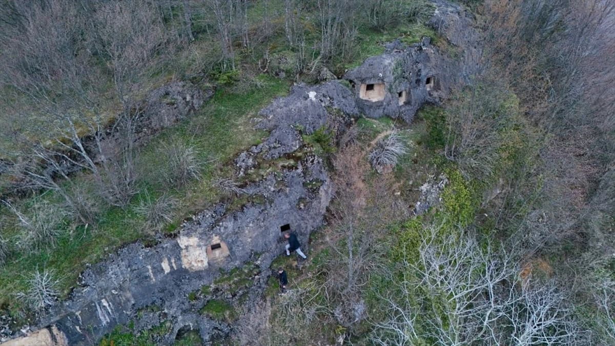 Ordu Gürgentepe'deki Tikenlice Kaya Mezarları turizme kazandırılıyor