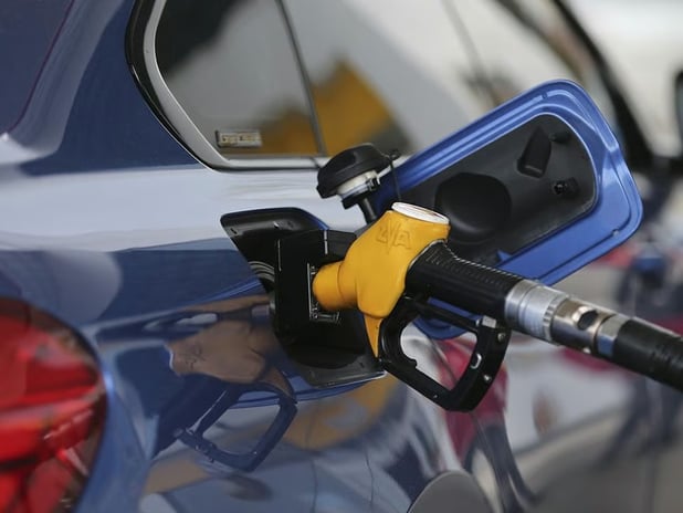 Motorine Salı günü büyük indirim geliyor: Litre fiyatı 60 TL'nin altına düşecek