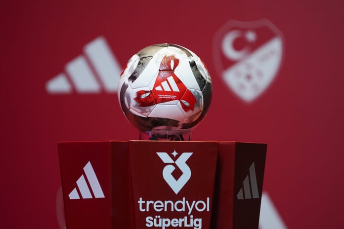 Süper Lig'de sezonun adı belli oldu: Futbolda havuz sistemini kuran ve Trabzonspor'u zirveye taşıyan ismin adı yeni sezona verildi