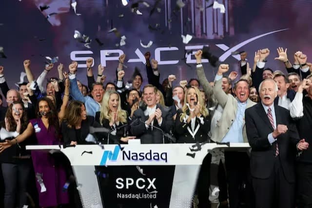SpaceX, tarihin en büyük halka arzıyla 2,2 trilyon dolara ulaştı