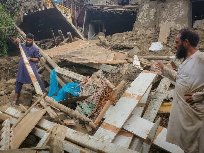 Afganistan'da depremde ölenlerin sayısı 900'e yükseldi