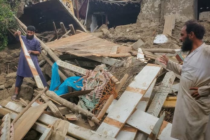 Afganistan'da depremde ölenlerin sayısı 900'e yükseldi