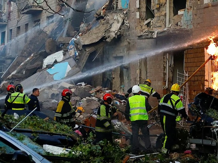 Russia Pounds Kyiv in Deadly Overnight Strike