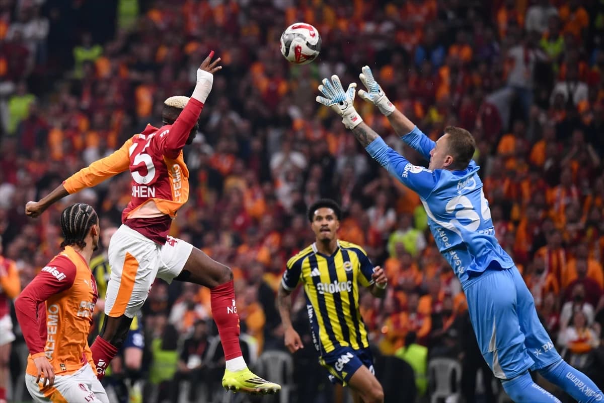 Galatasaray, Fenerbahçe'yi 3-0 yenerek 26. şampiyonluk için avantaj yakaladı