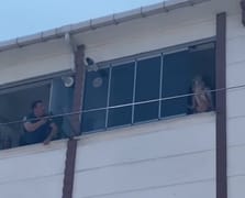 Tartıştığı eşi evden ayrılınca 4 aylık oğlunu 3'üncü kattan atmaya kalktı