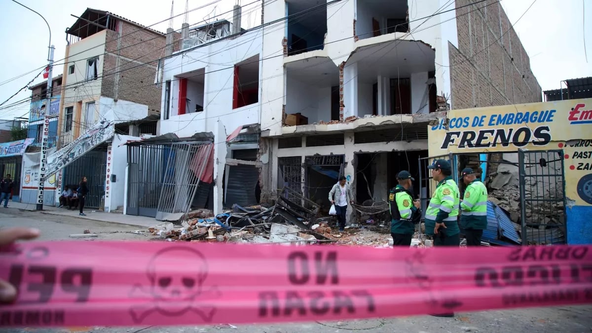 Trujillo'da birçok bina enkaza döndü - AP