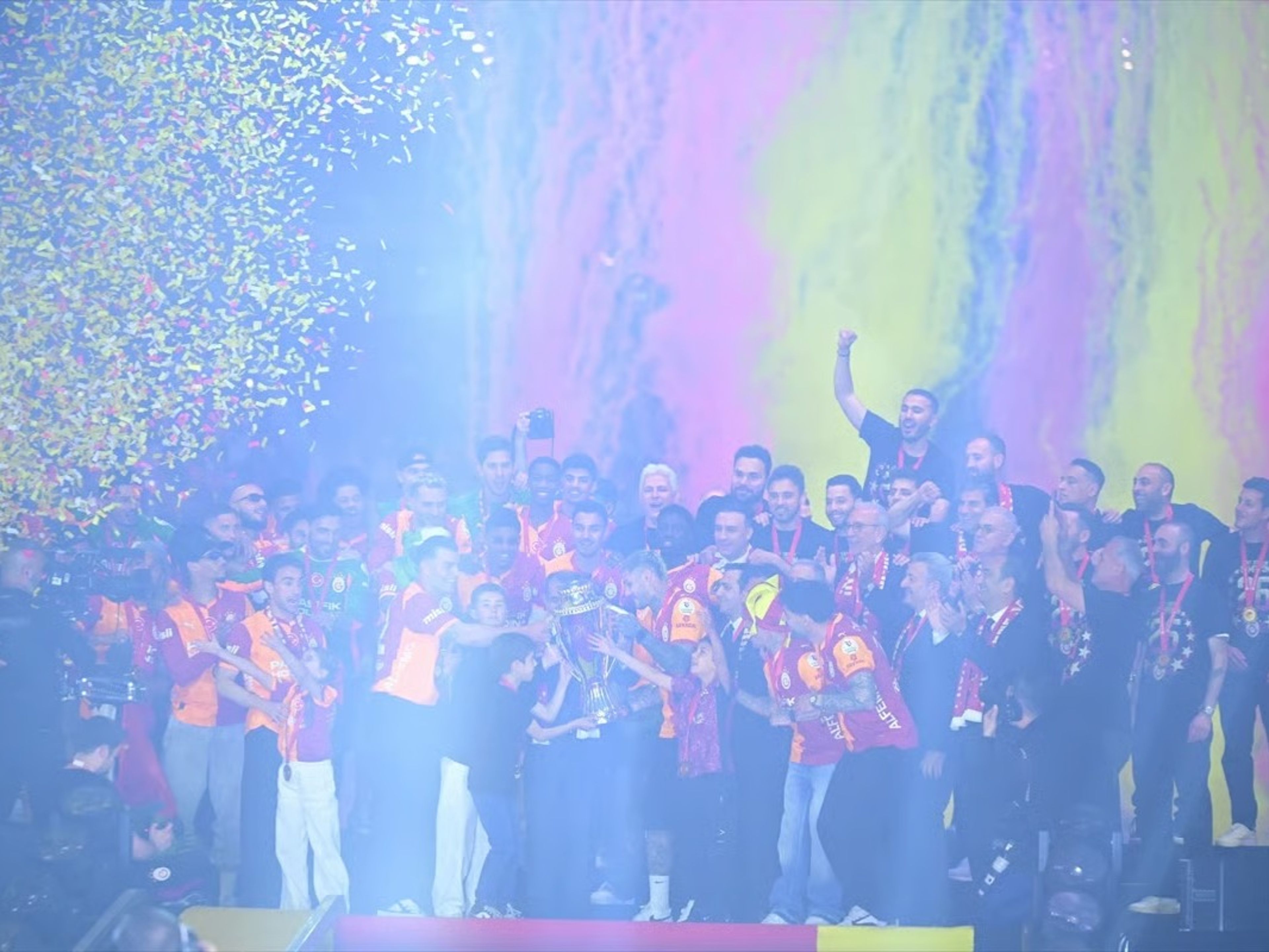 Galatasaray 26. kupasını RAMS PARK'ta kaldırdı