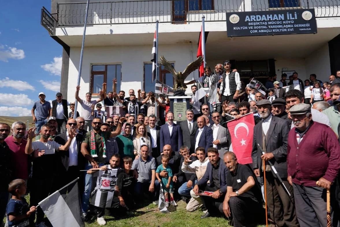Serdal Adalı Ardahan'da: Beşiktaş köyüne kartal anıtı