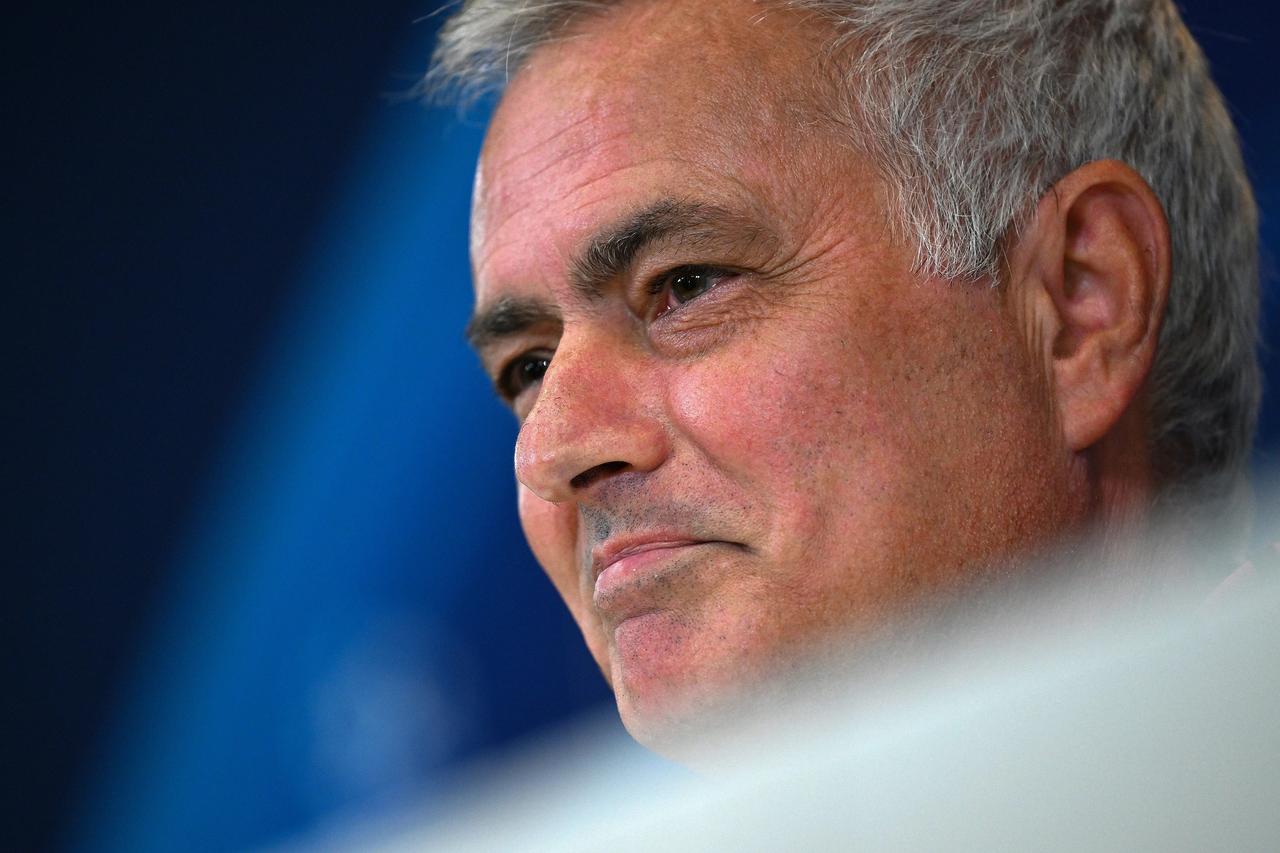 Jose Mourinho sakin maskesini indirdi