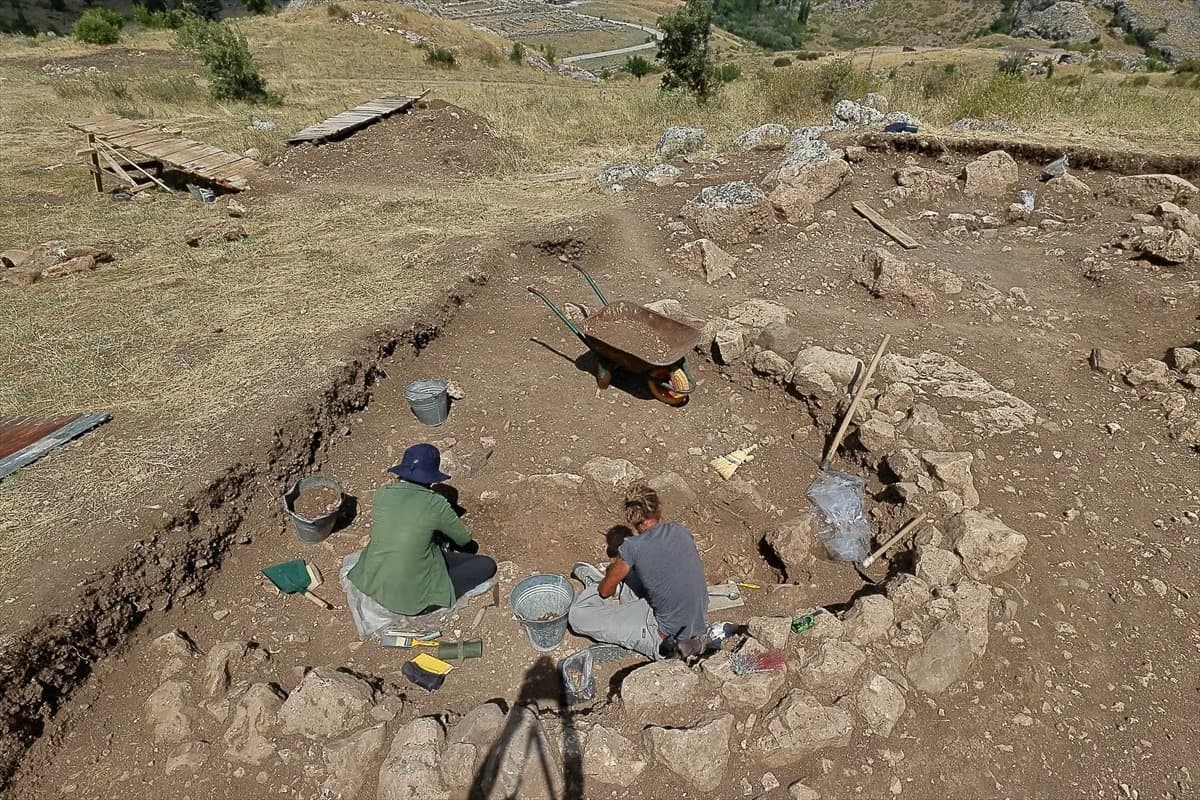 Hattuşa'da 2 bin 300 yıllık yeni mezarlar