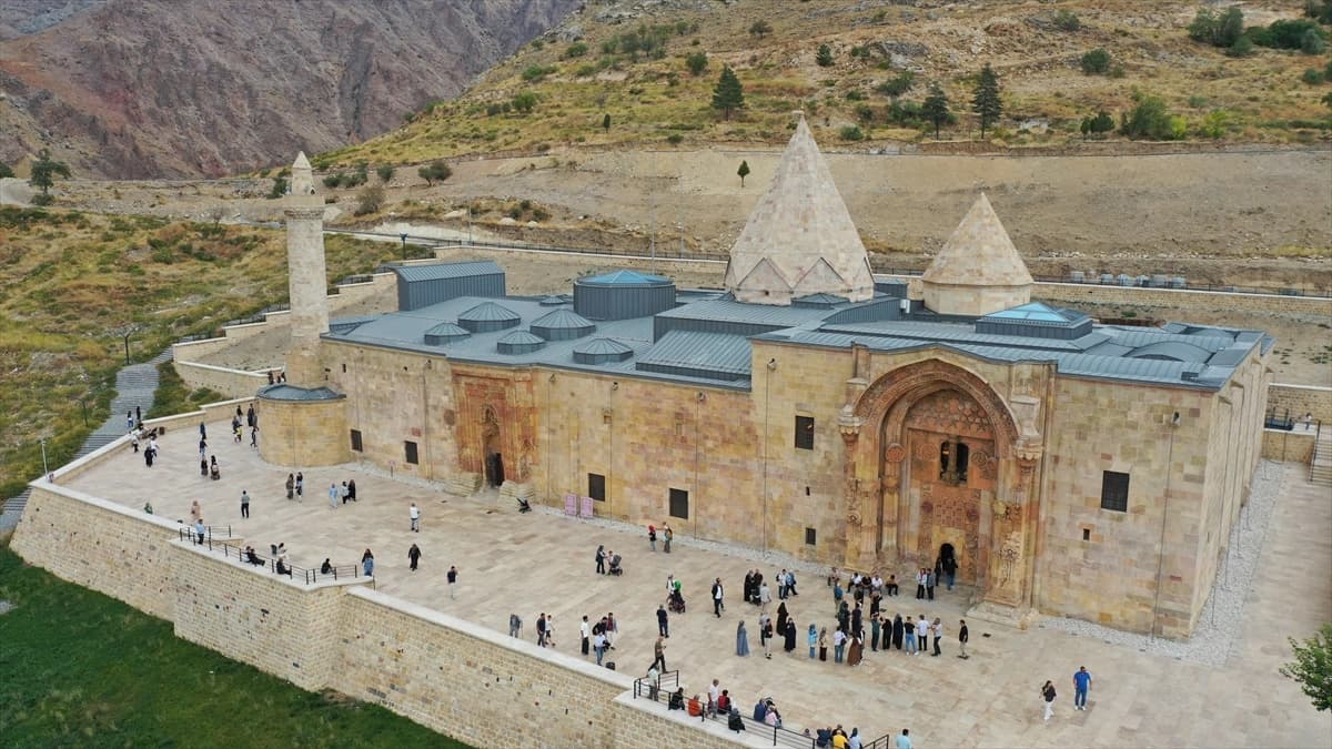 Divriği Ulu Camii ve Darüşşifasına ziyaretçi akını