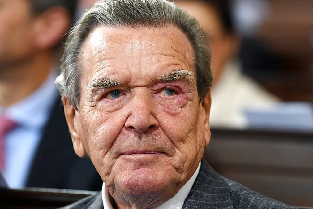 Schröder: Rusya ile enerji iş birliğinin sona ermesi Avrupa genelinde refah kaybına yol açtı