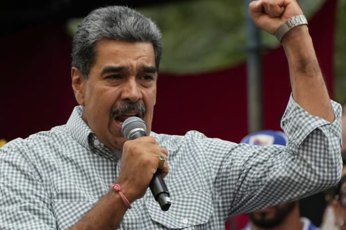 ABD'nin tehdit ettiği Venezuela'da Maduro'dan 4,5 milyon milise çağrı