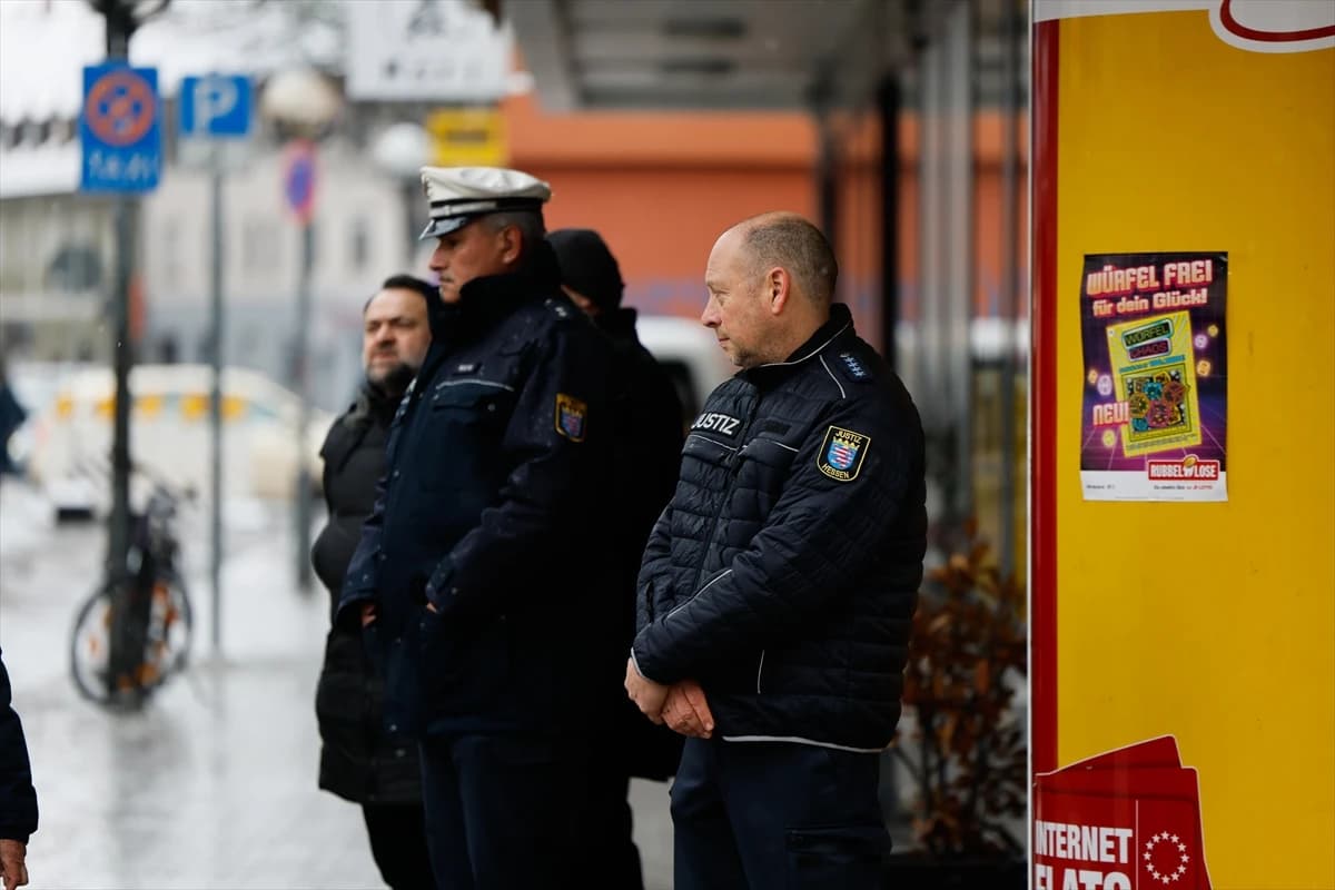 Almanya’nın Hanau kentindeki ırkçı terör saldırısında hayatını kaybedenler için anma etkinlikleri düzenlendi