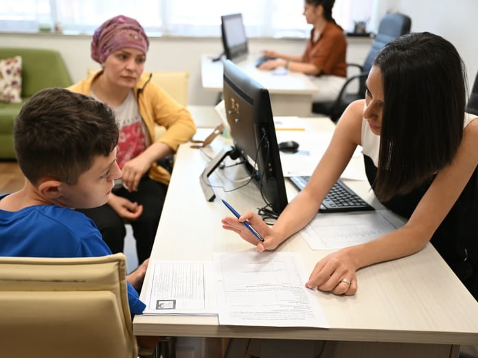 MEB okul saldırıları sonrası harekete geçti: Öğretmenler sahada 