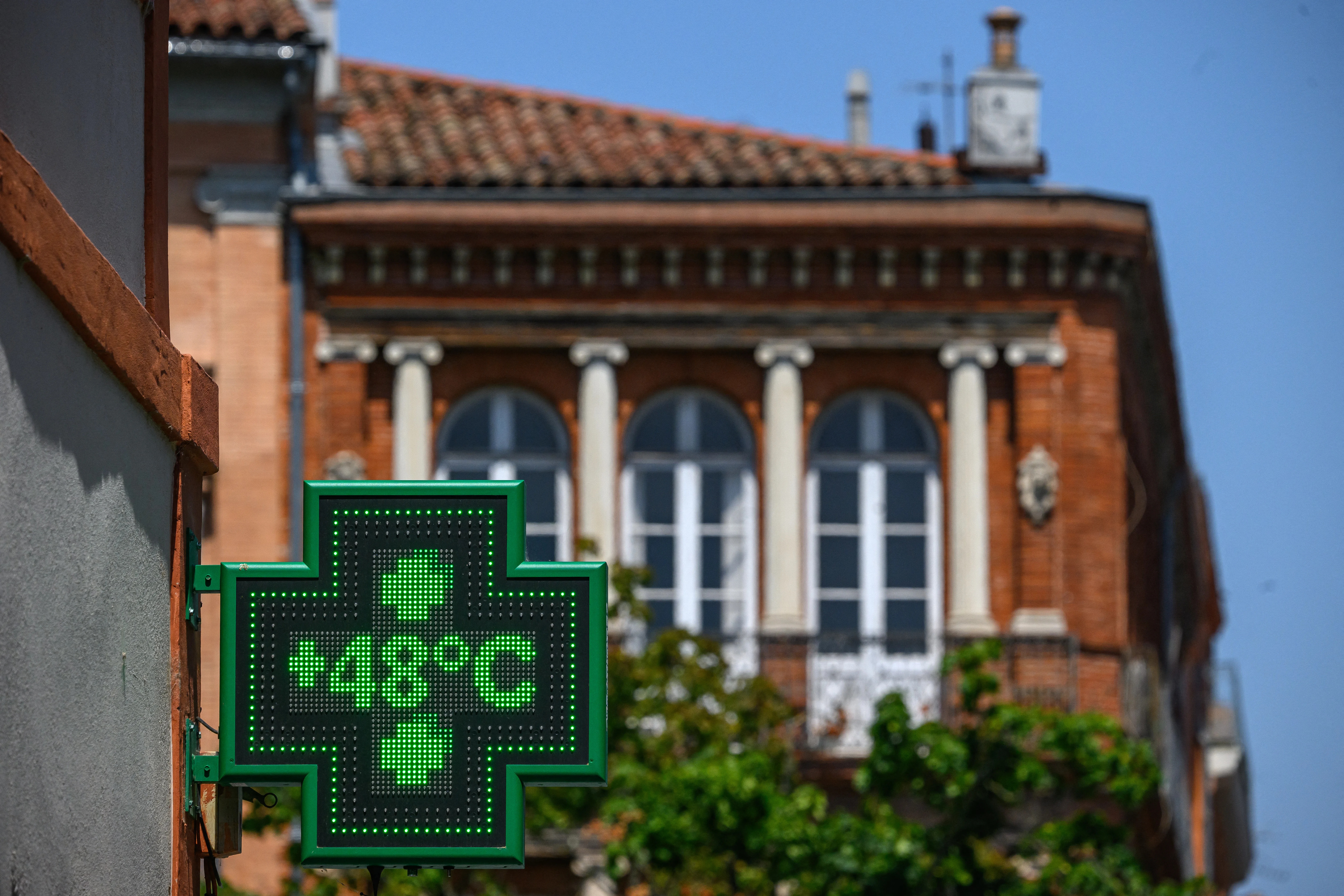 Deadly Heat Sweeps Across Europe, Knocks Out Power