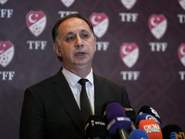 Türk futbolunda yeni dönem başlıyor, MHK Başkanı açıkladı: Hakemlere yaka kamerası, VAR kayıtları ve 8 saniye kuralı