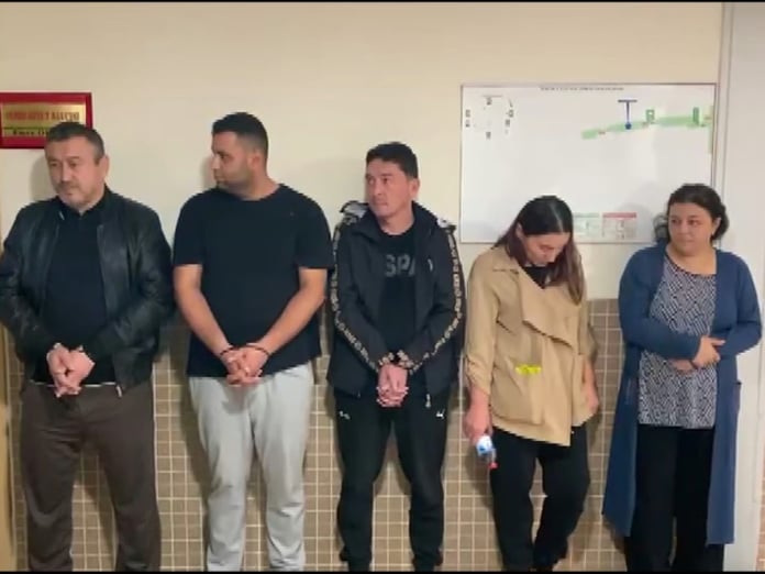 Cumhurbaşkanlığı sanatçısını dolandıran vize çetesine operasyon