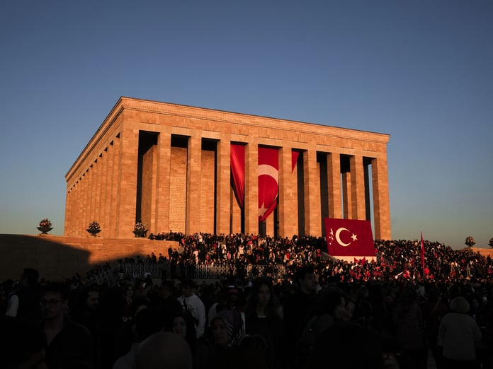 10 Kasım resmi tatil mi? 10 Kasım'da okul var mı?