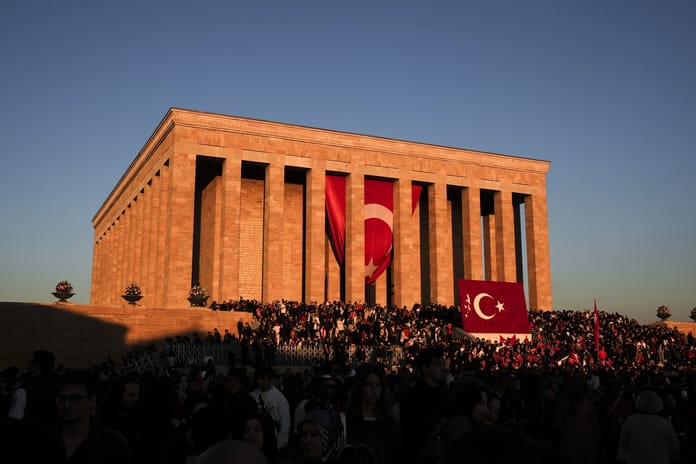 10 Kasım resmi tatil mi? 10 Kasım'da okul var mı?